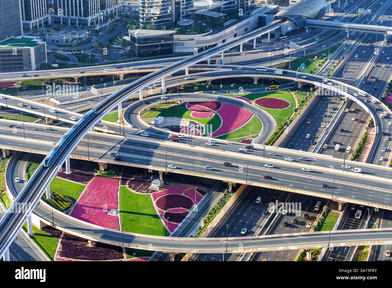 JLT Dubai intricate roads aerial view - Road intersection in dubai uae hi-res stock photography and images ...